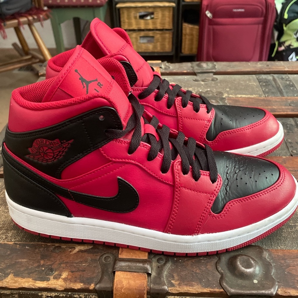 [SOLD] 2021 Jordan 1 Mid Reverse Bred